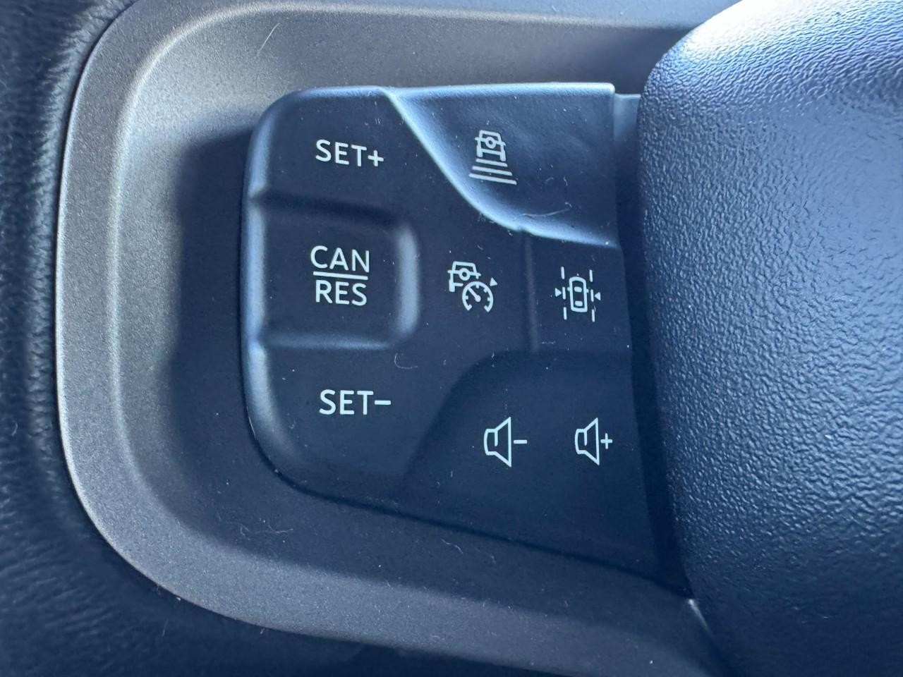 Ford Bronco Vehicle Full-screen Gallery Image 17