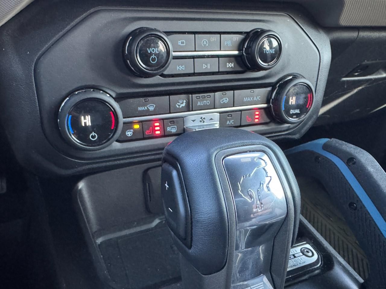 Ford Bronco Vehicle Full-screen Gallery Image 19