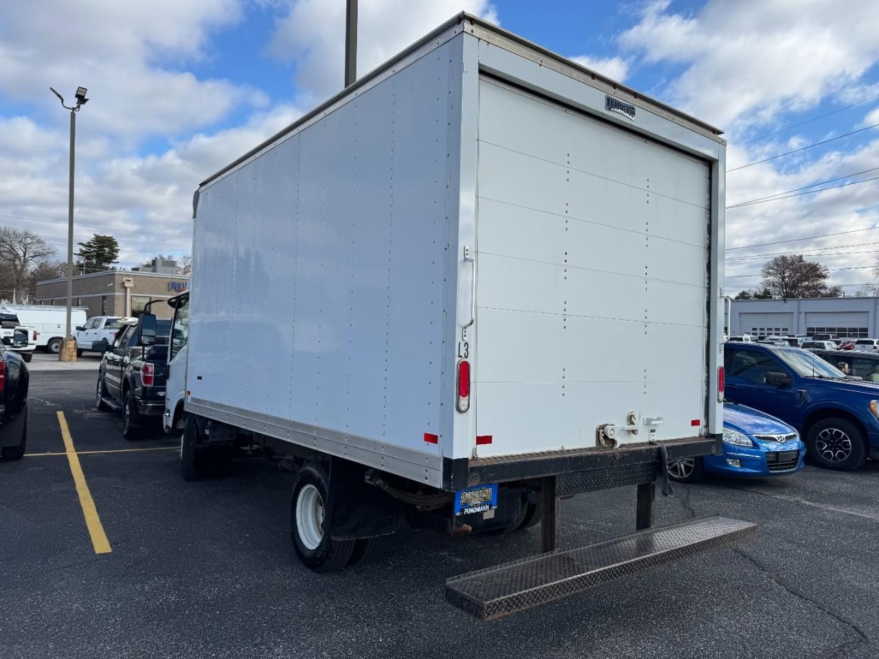 Chevrolet 3500 LCF Gas Vehicle Full-screen Gallery Image 09