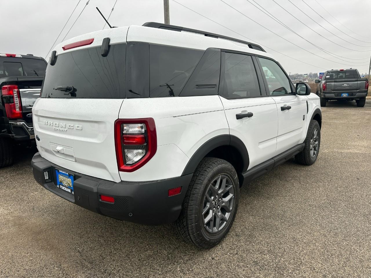 View vehicle photo 3