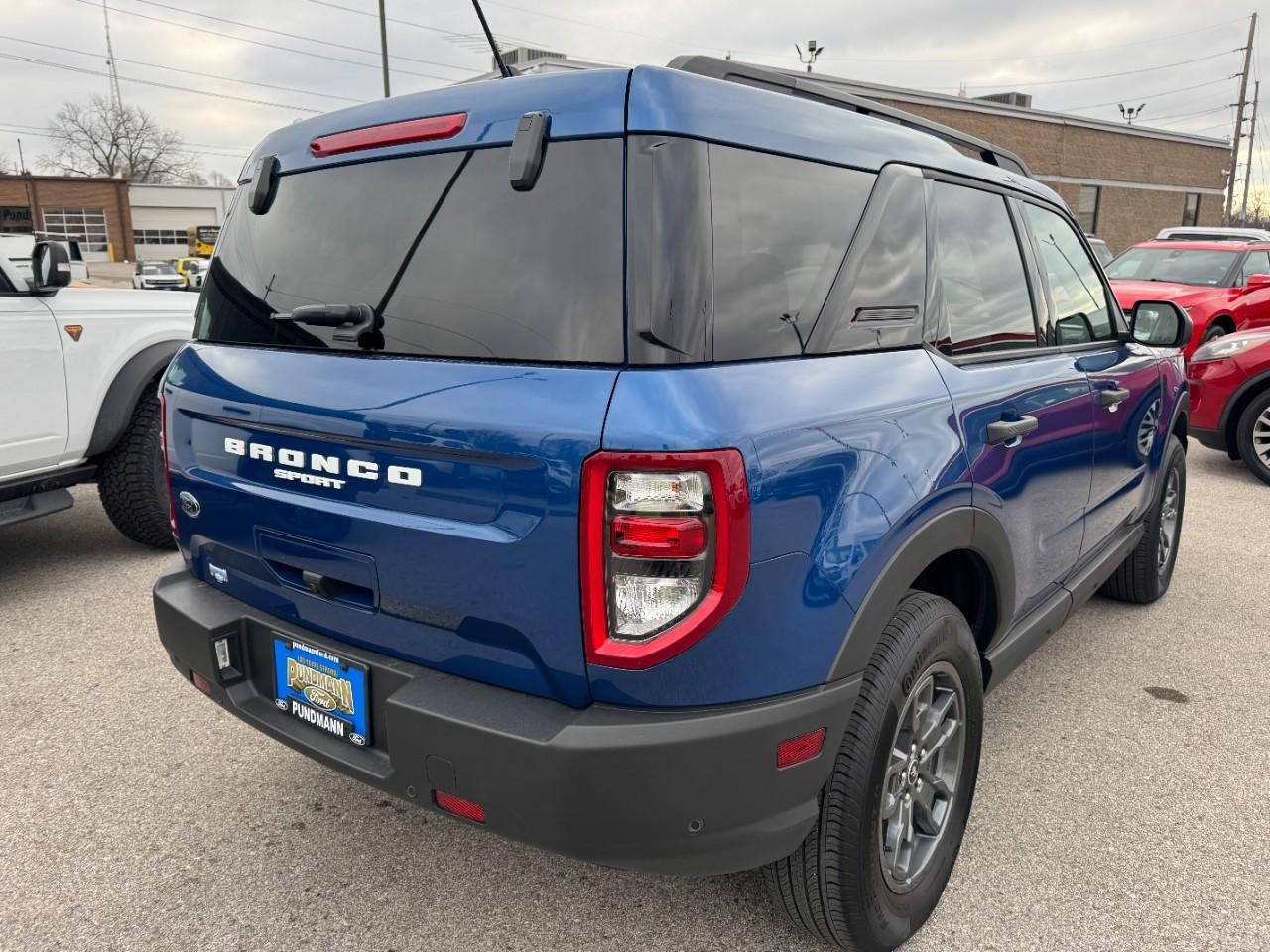 Ford Bronco Sport Vehicle Full-screen Gallery Image 03