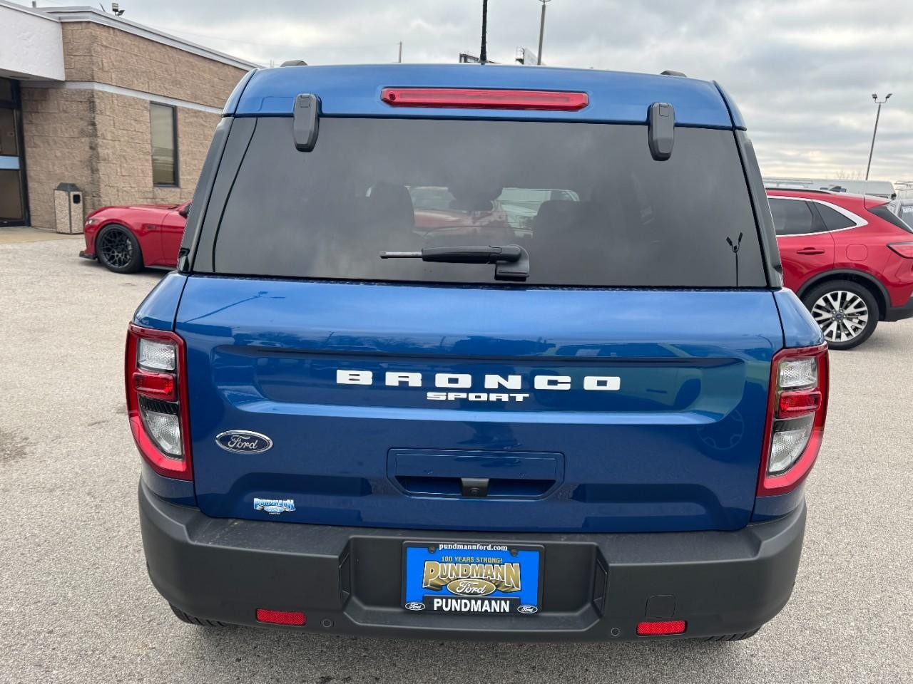 Ford Bronco Sport Vehicle Full-screen Gallery Image 04