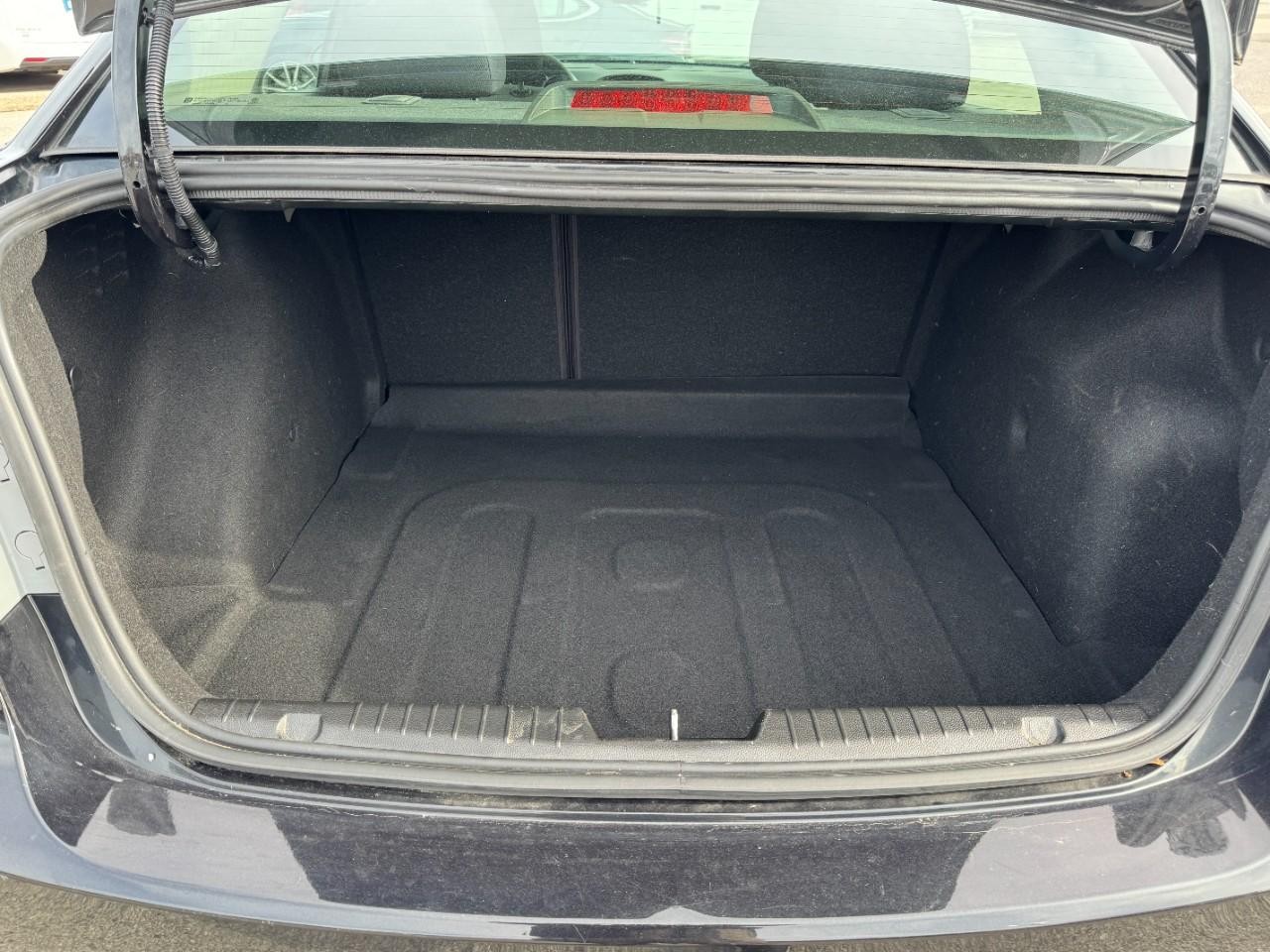 Chevrolet Cruze Vehicle Full-screen Gallery Image 06