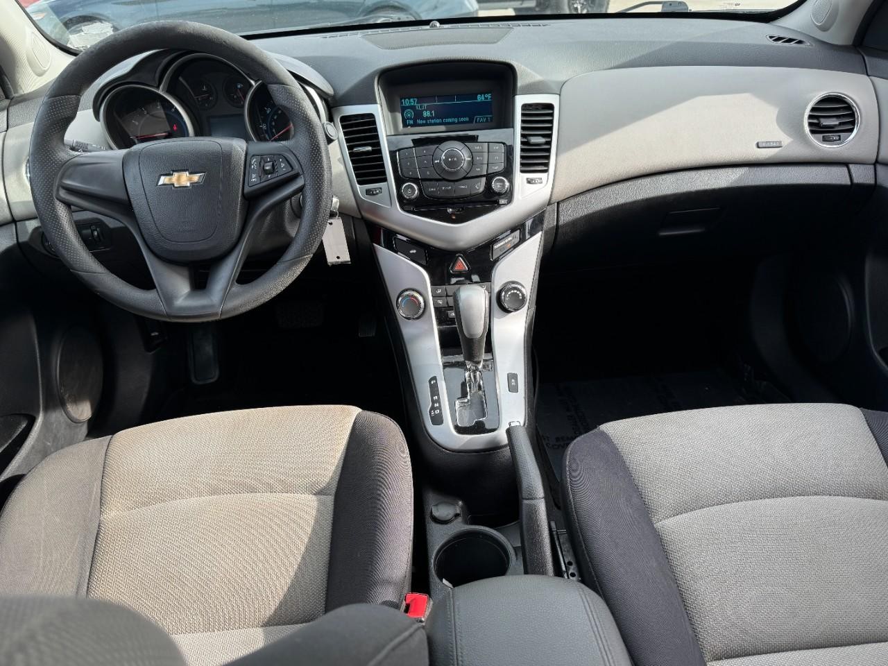 Chevrolet Cruze Vehicle Full-screen Gallery Image 11