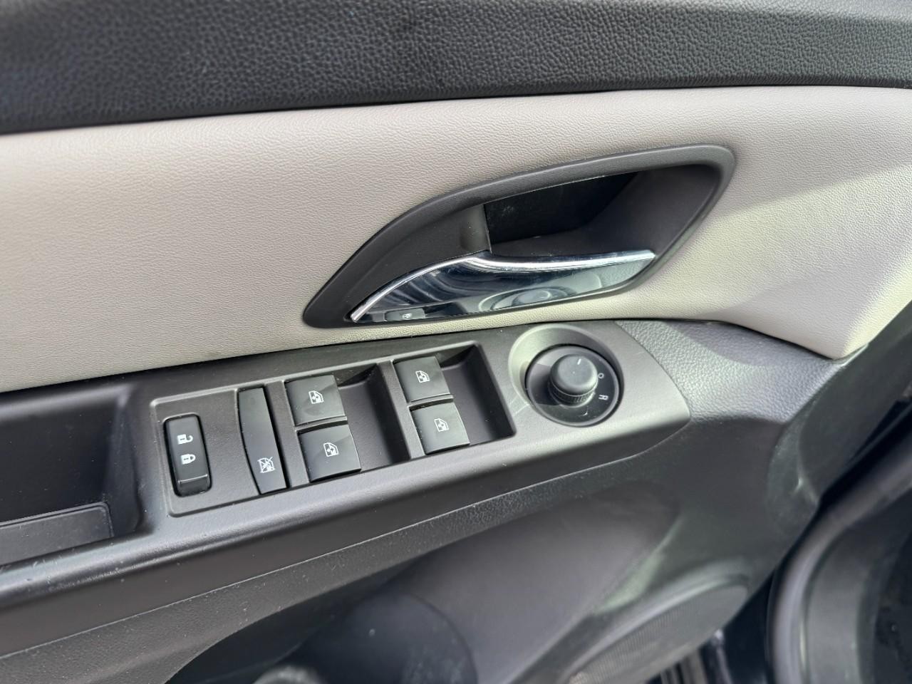 Chevrolet Cruze Vehicle Full-screen Gallery Image 15