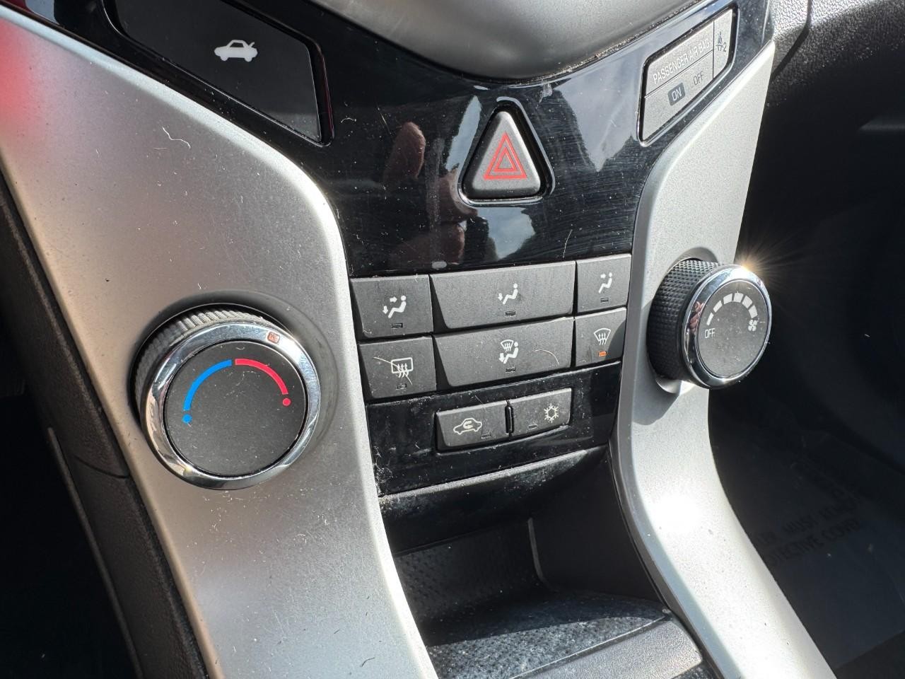 Chevrolet Cruze Vehicle Full-screen Gallery Image 17