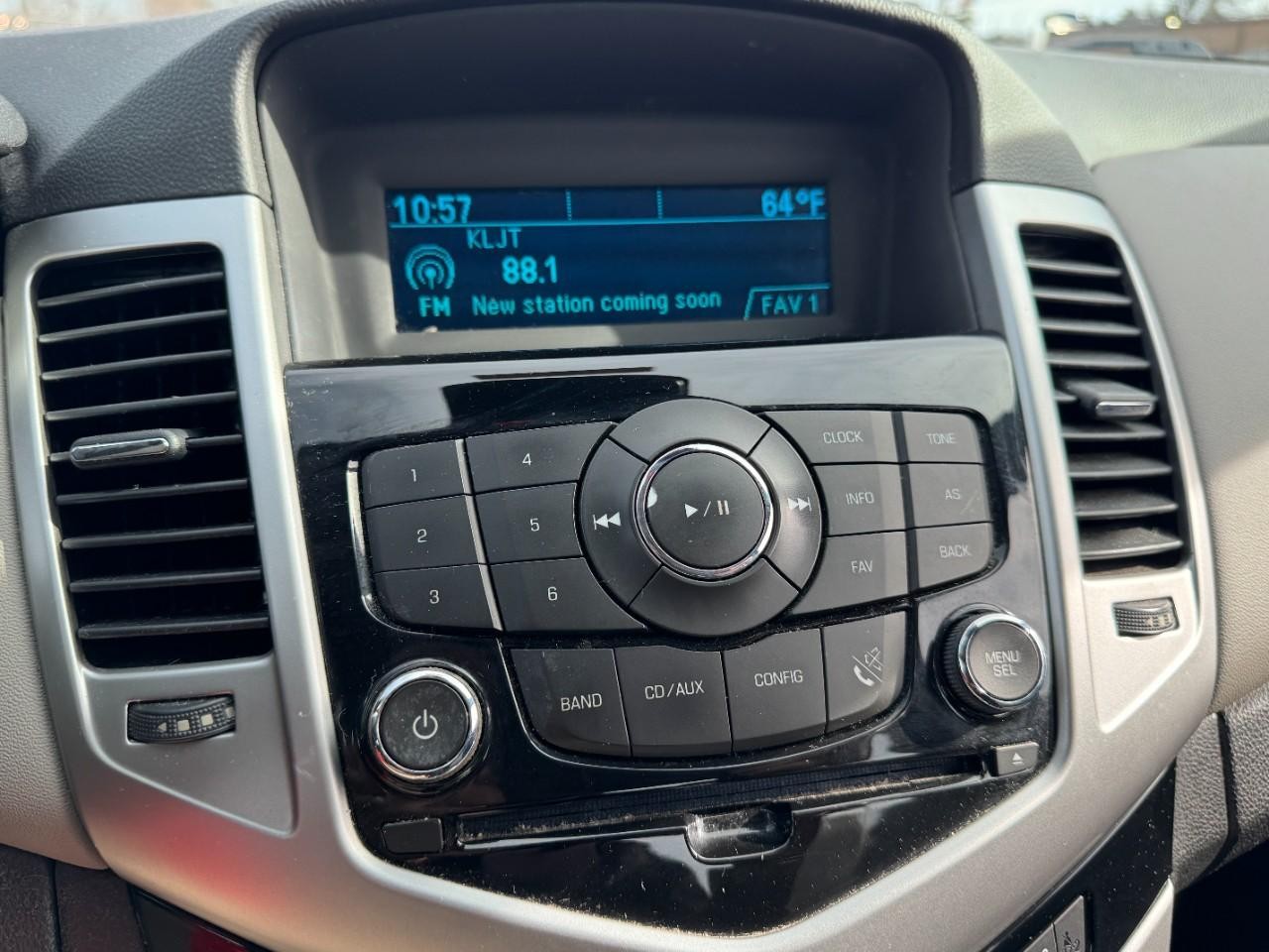 Chevrolet Cruze Vehicle Full-screen Gallery Image 18