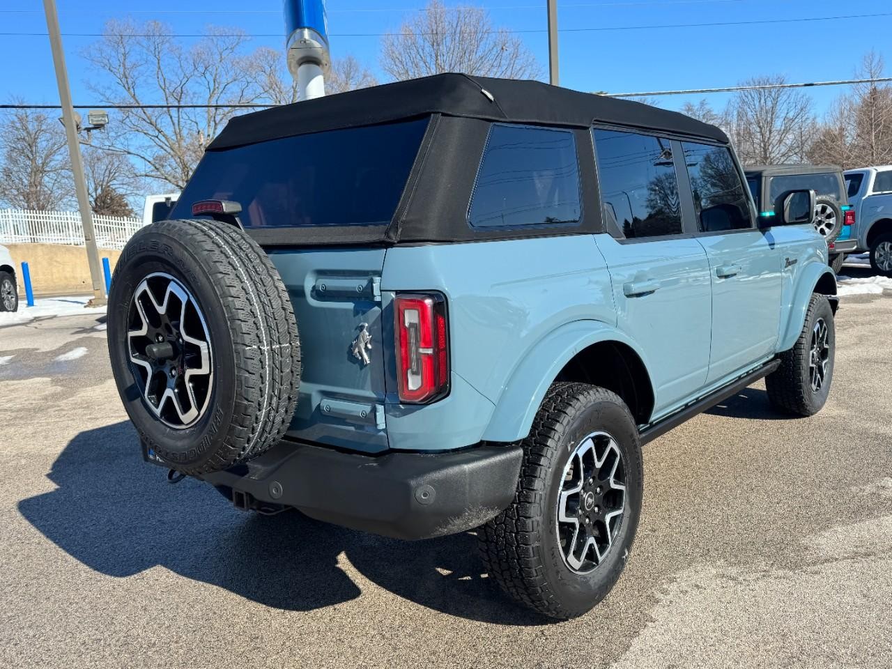Ford Bronco Vehicle Full-screen Gallery Image 03