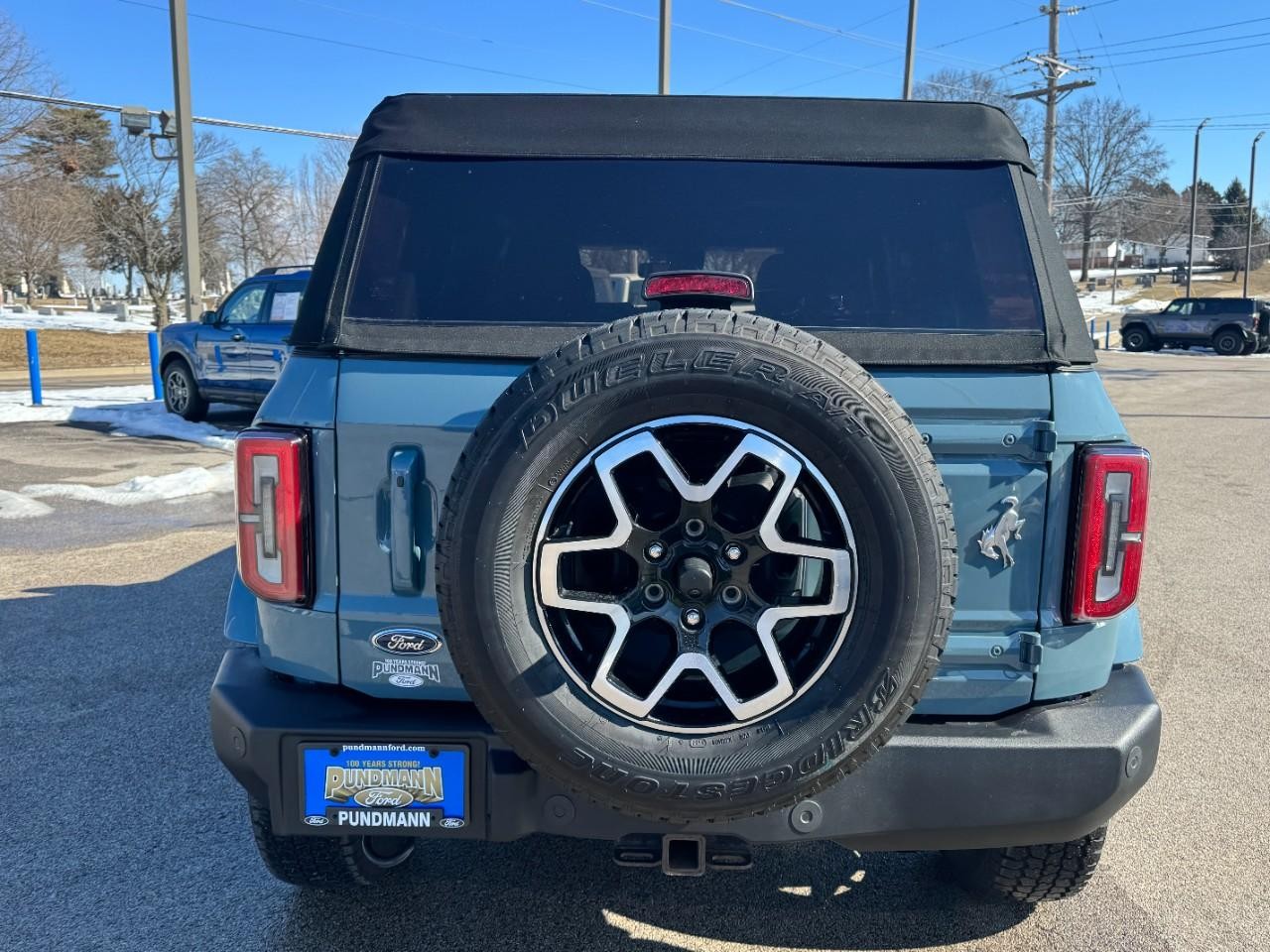 Ford Bronco Vehicle Full-screen Gallery Image 04