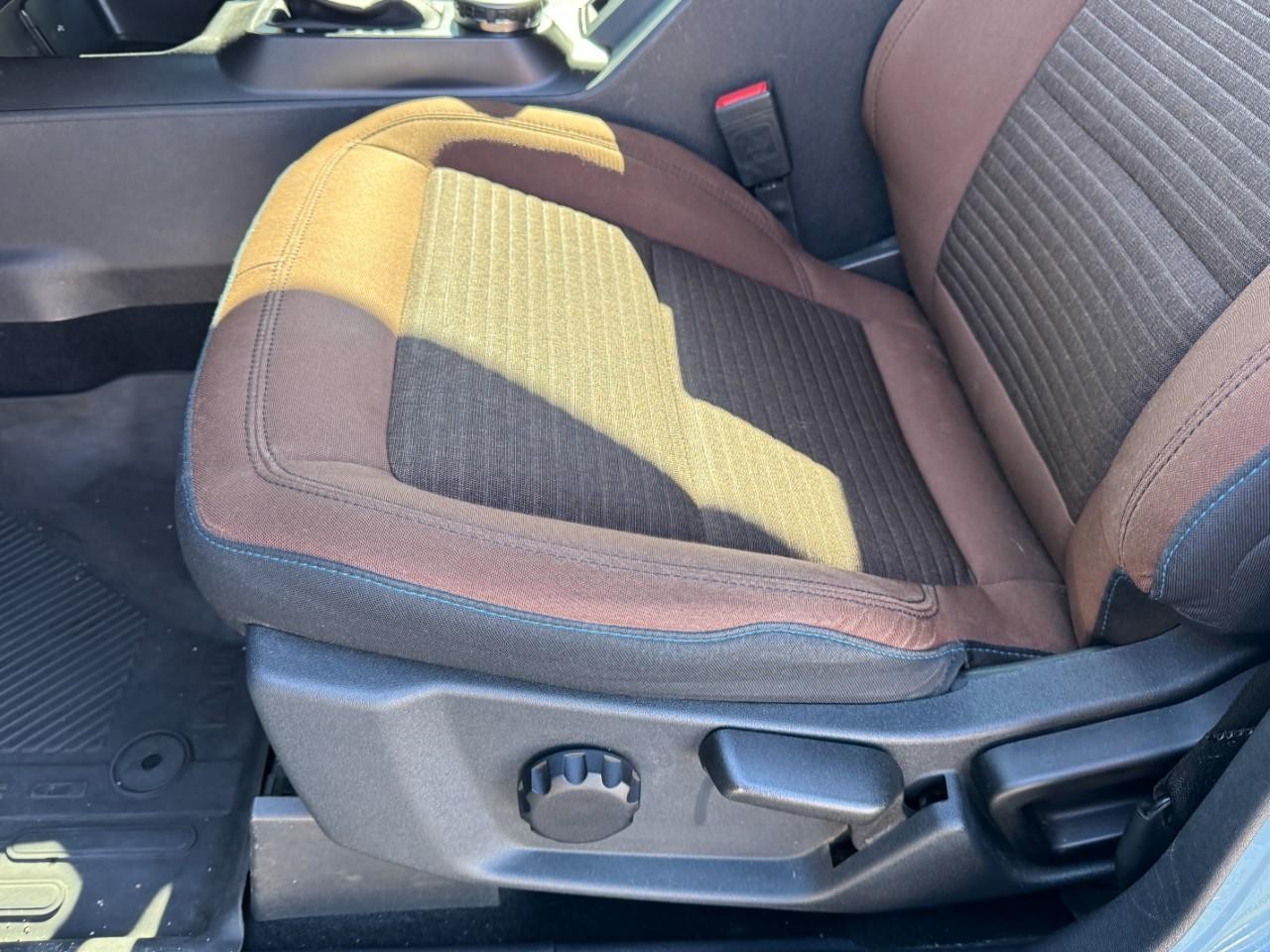 Ford Bronco Vehicle Full-screen Gallery Image 13