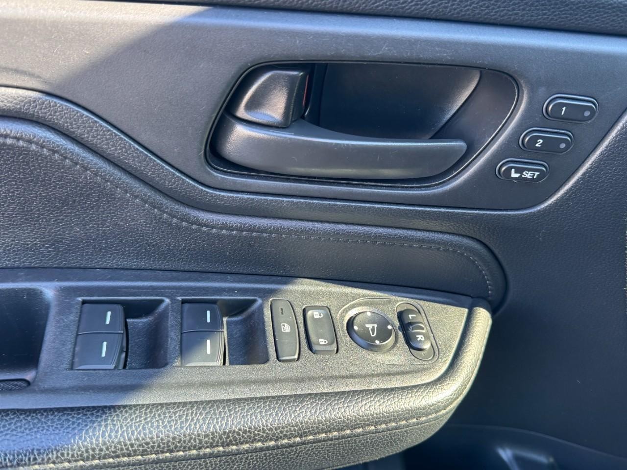 Honda Odyssey Vehicle Full-screen Gallery Image 16