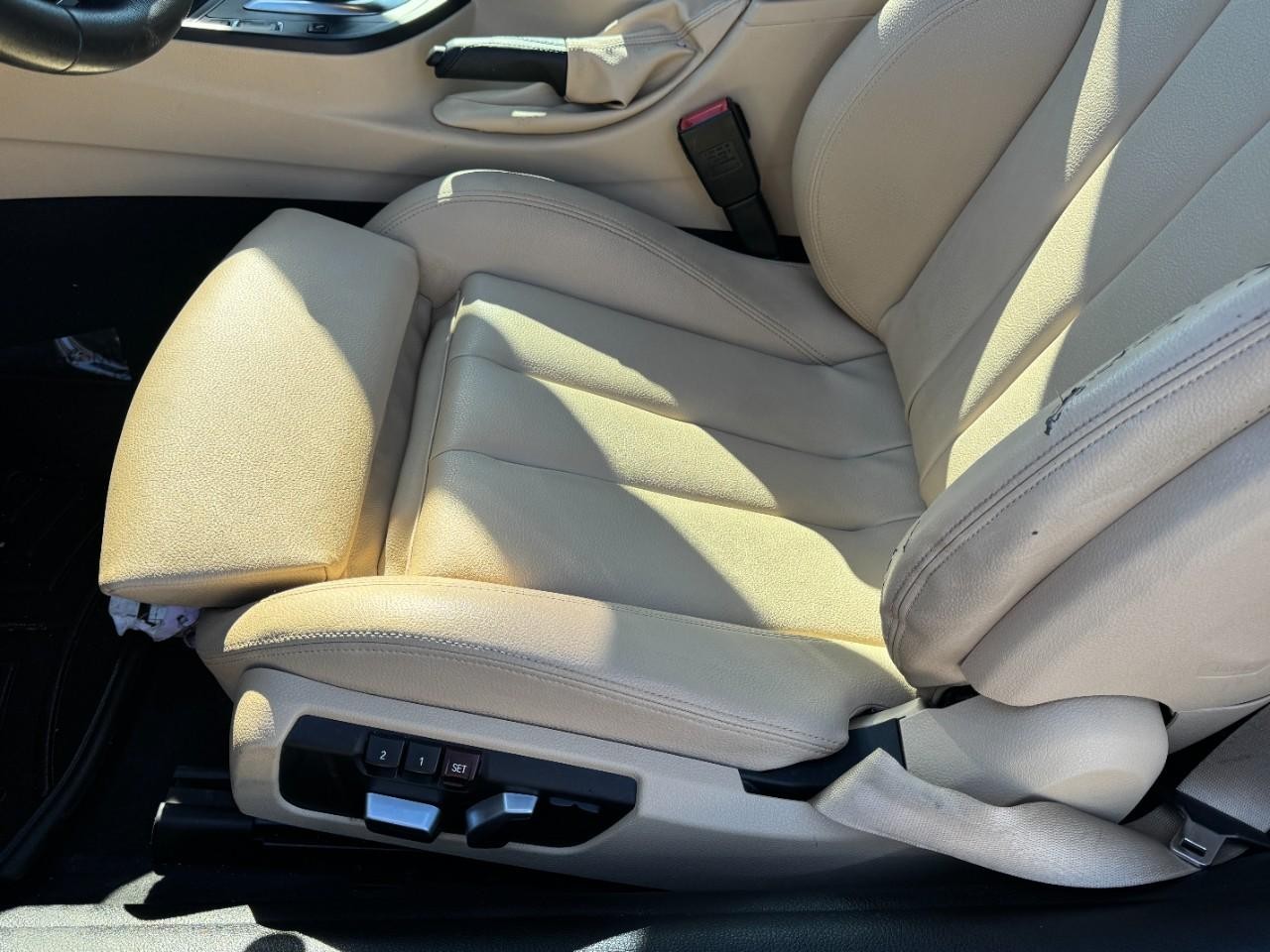 BMW 4 Series Vehicle Full-screen Gallery Image 11