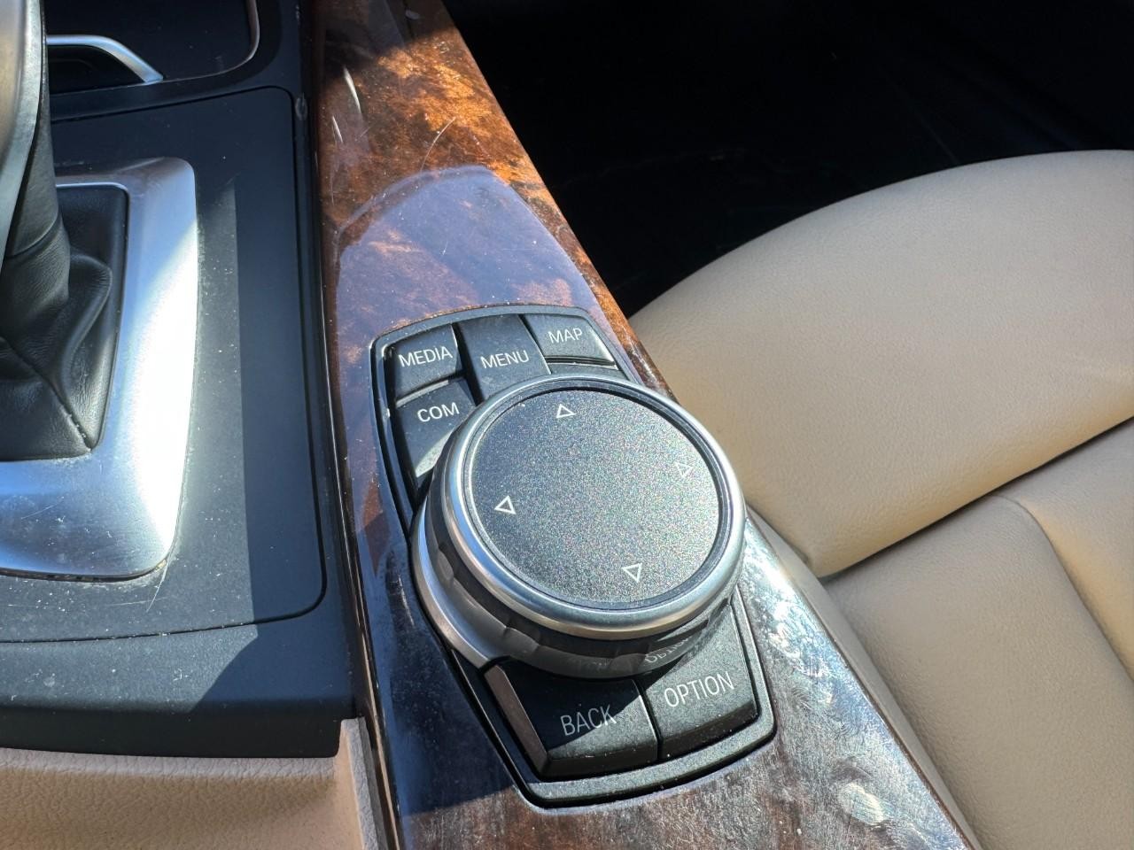 BMW 4 Series Vehicle Full-screen Gallery Image 17