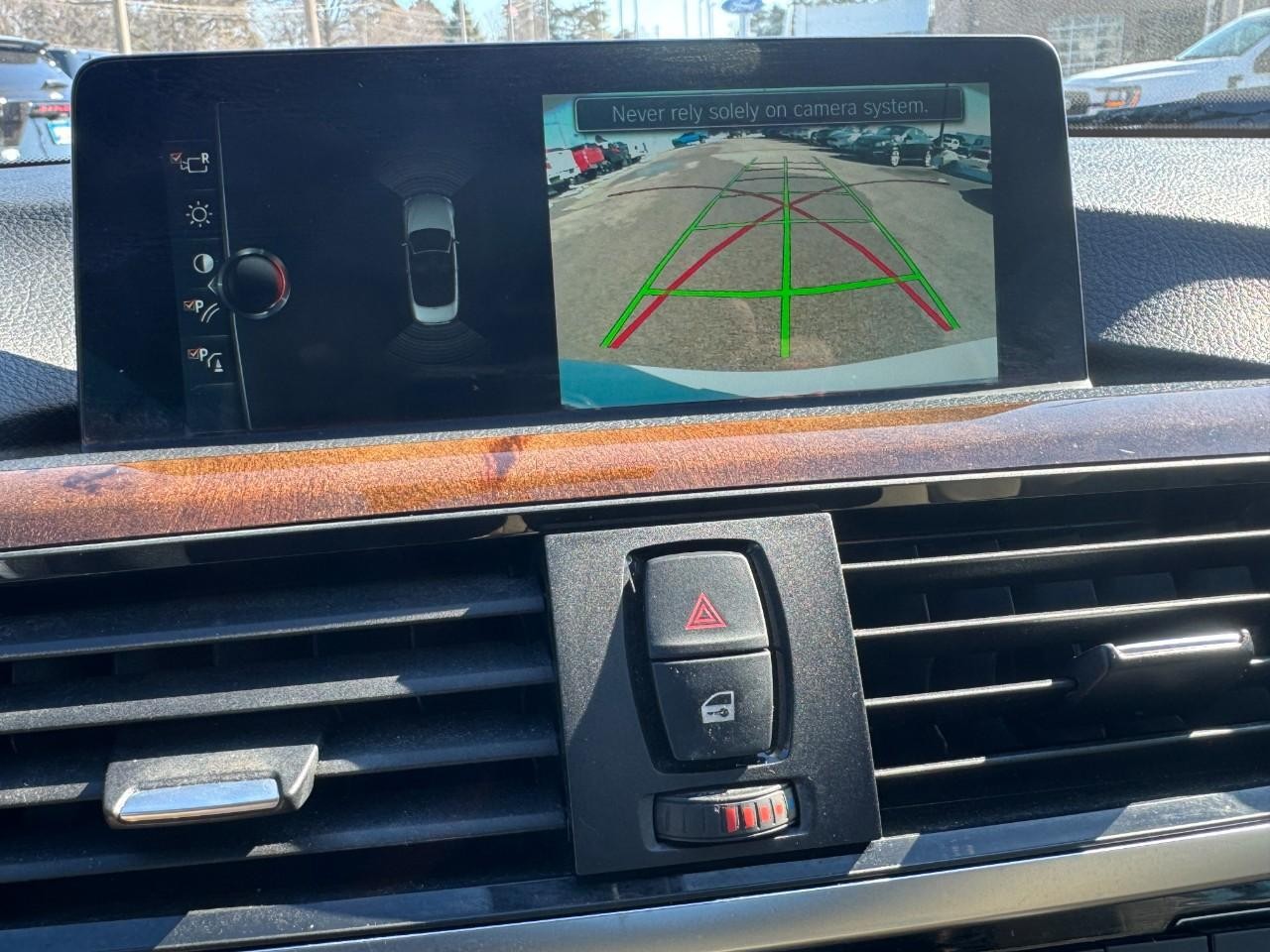 BMW 4 Series Vehicle Full-screen Gallery Image 18