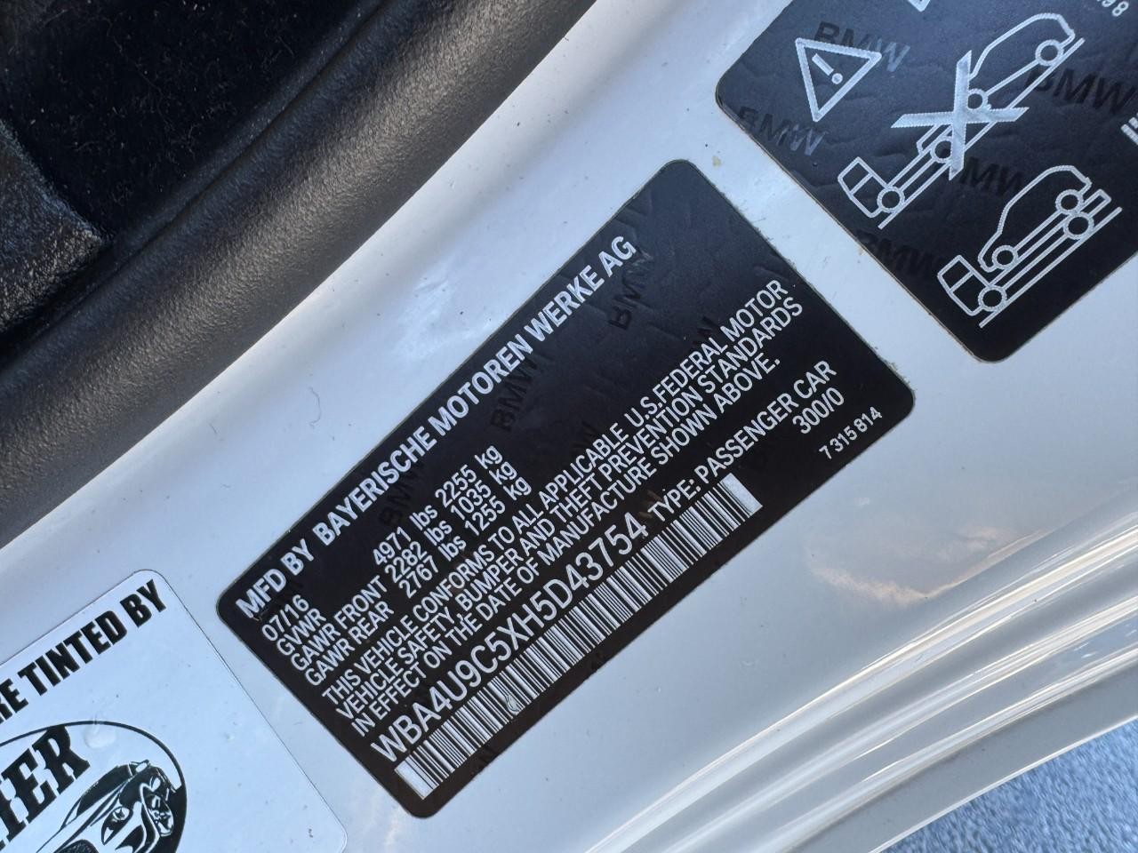 BMW 4 Series Vehicle Full-screen Gallery Image 21