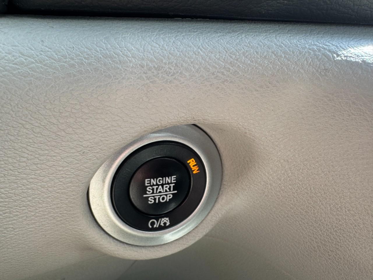 Chrysler Pacifica Vehicle Full-screen Gallery Image 25