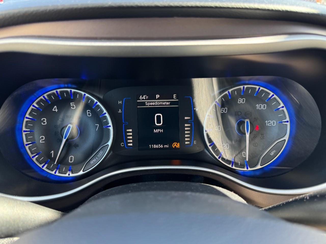 Chrysler Pacifica Vehicle Full-screen Gallery Image 26