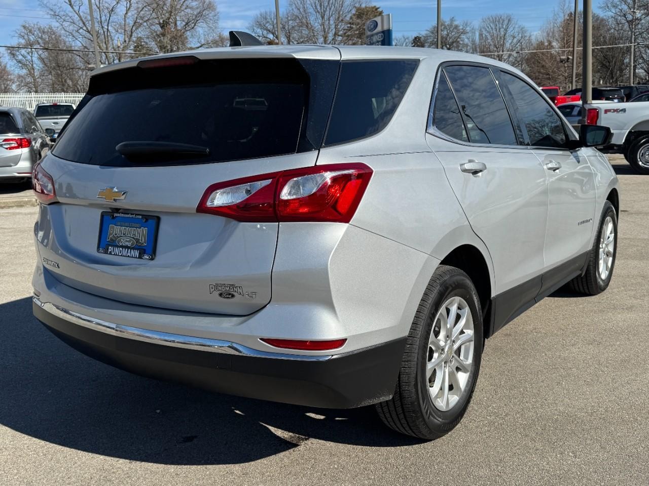 Chevrolet Equinox Vehicle Full-screen Gallery Image 03