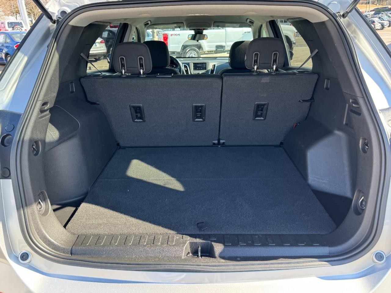 Chevrolet Equinox Vehicle Full-screen Gallery Image 06