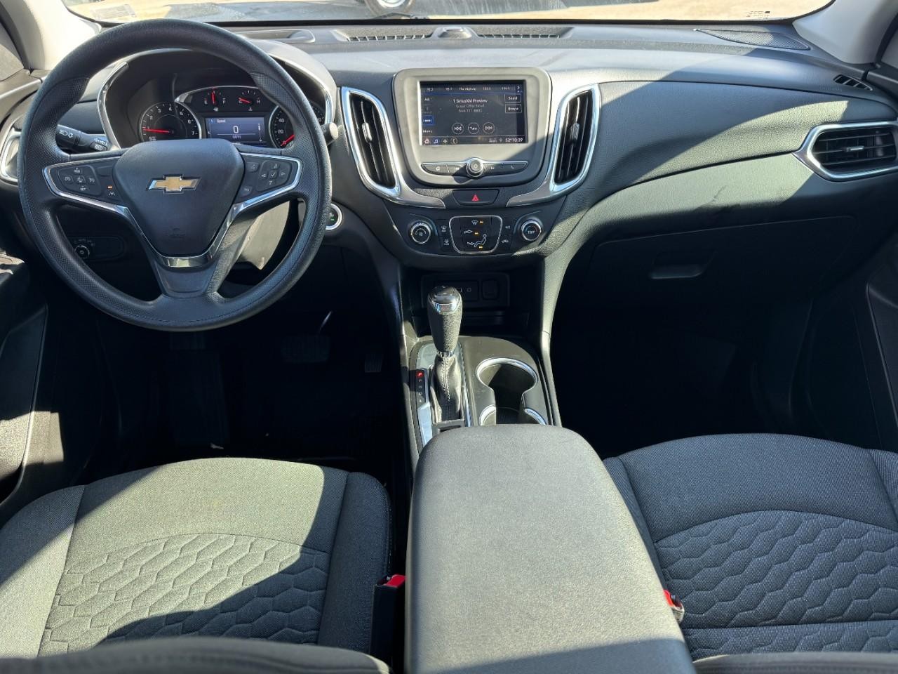 Chevrolet Equinox Vehicle Full-screen Gallery Image 11