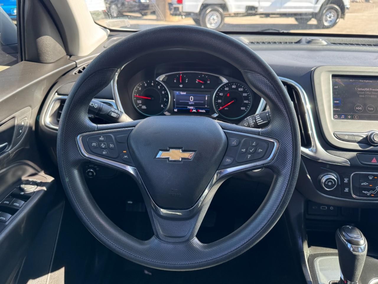 Chevrolet Equinox Vehicle Full-screen Gallery Image 12