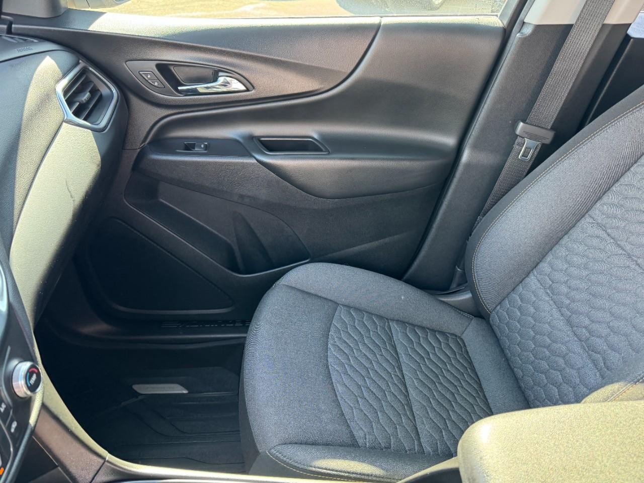 Chevrolet Equinox Vehicle Full-screen Gallery Image 13