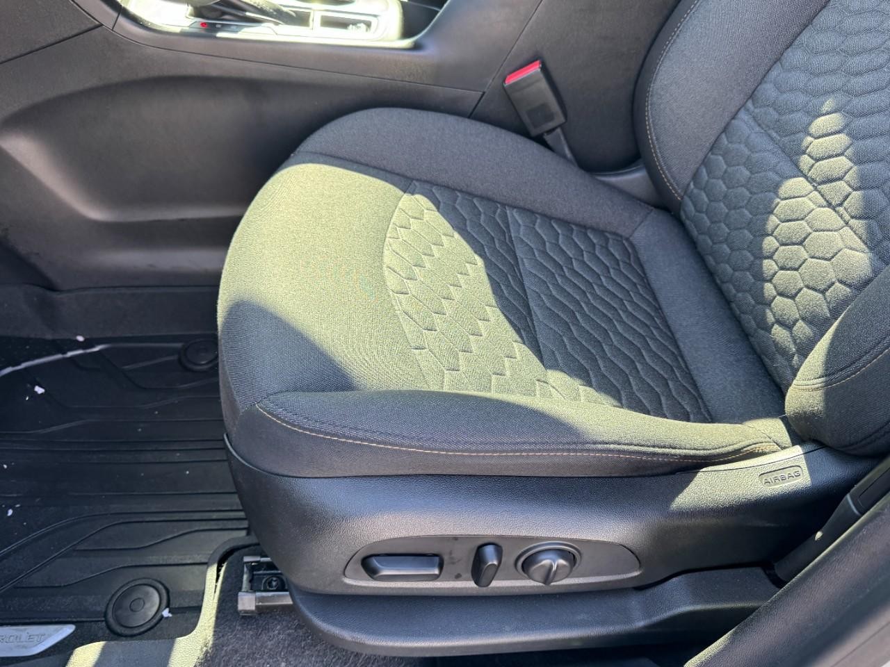 Chevrolet Equinox Vehicle Full-screen Gallery Image 14