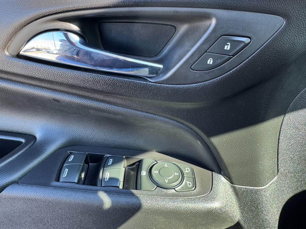 Chevrolet Equinox Vehicle Full-screen Gallery Image 15