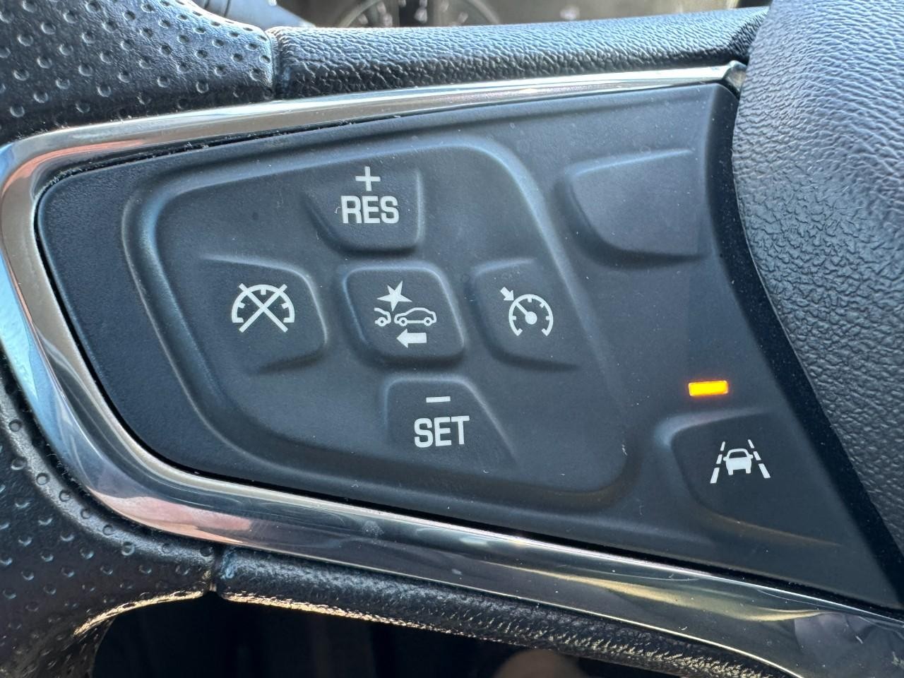 Chevrolet Equinox Vehicle Full-screen Gallery Image 16