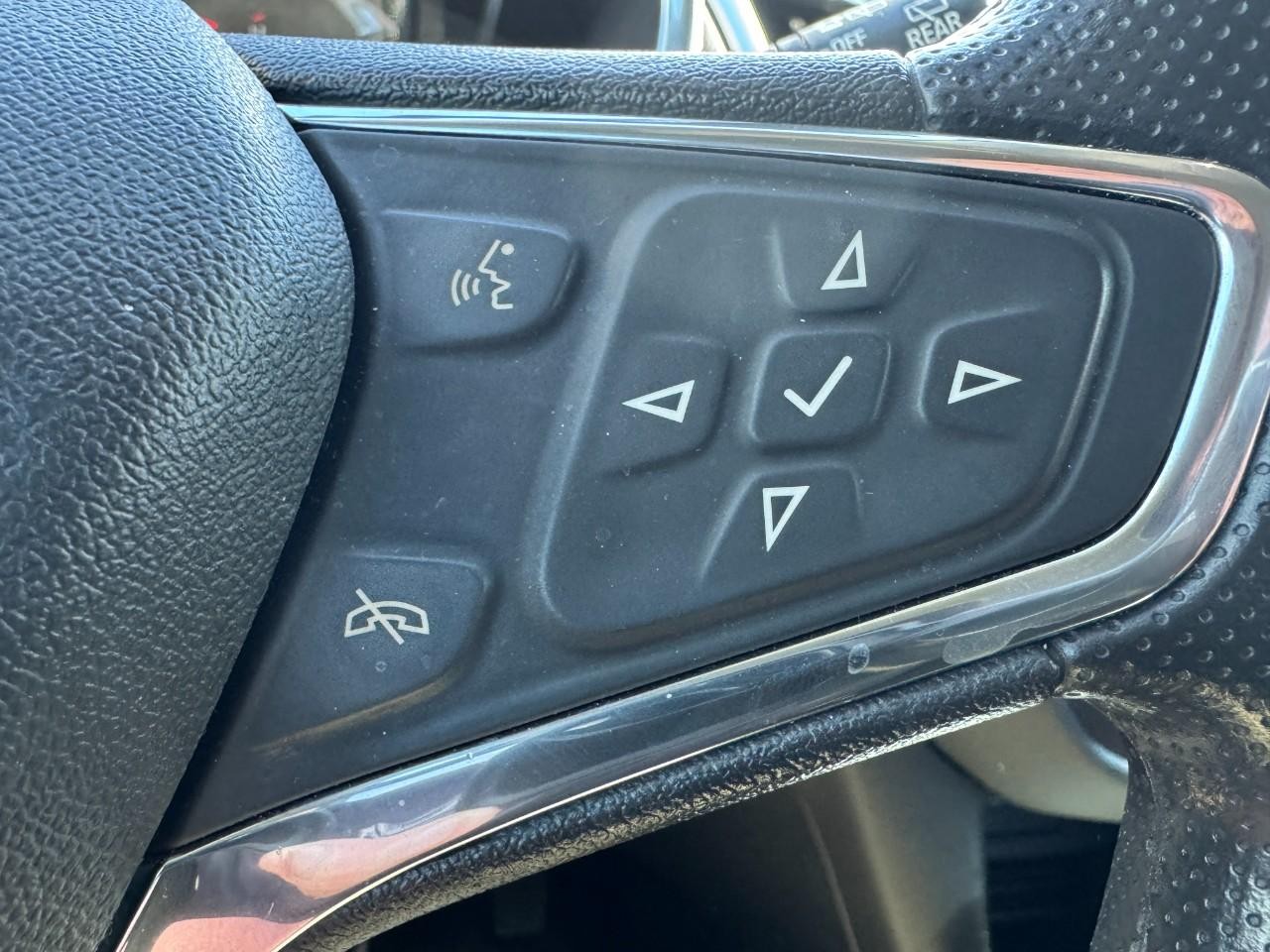 Chevrolet Equinox Vehicle Full-screen Gallery Image 17