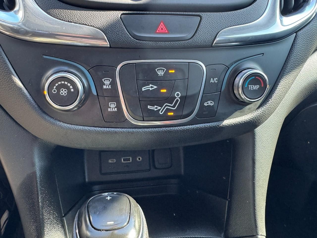 Chevrolet Equinox Vehicle Full-screen Gallery Image 18