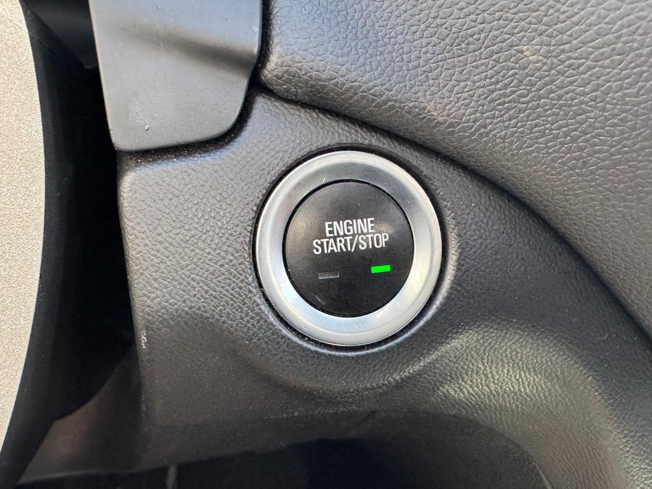 Chevrolet Equinox Vehicle Full-screen Gallery Image 21