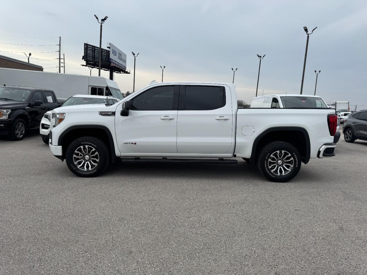 GMC Sierra 1500 Vehicle Full-screen Gallery Image 10