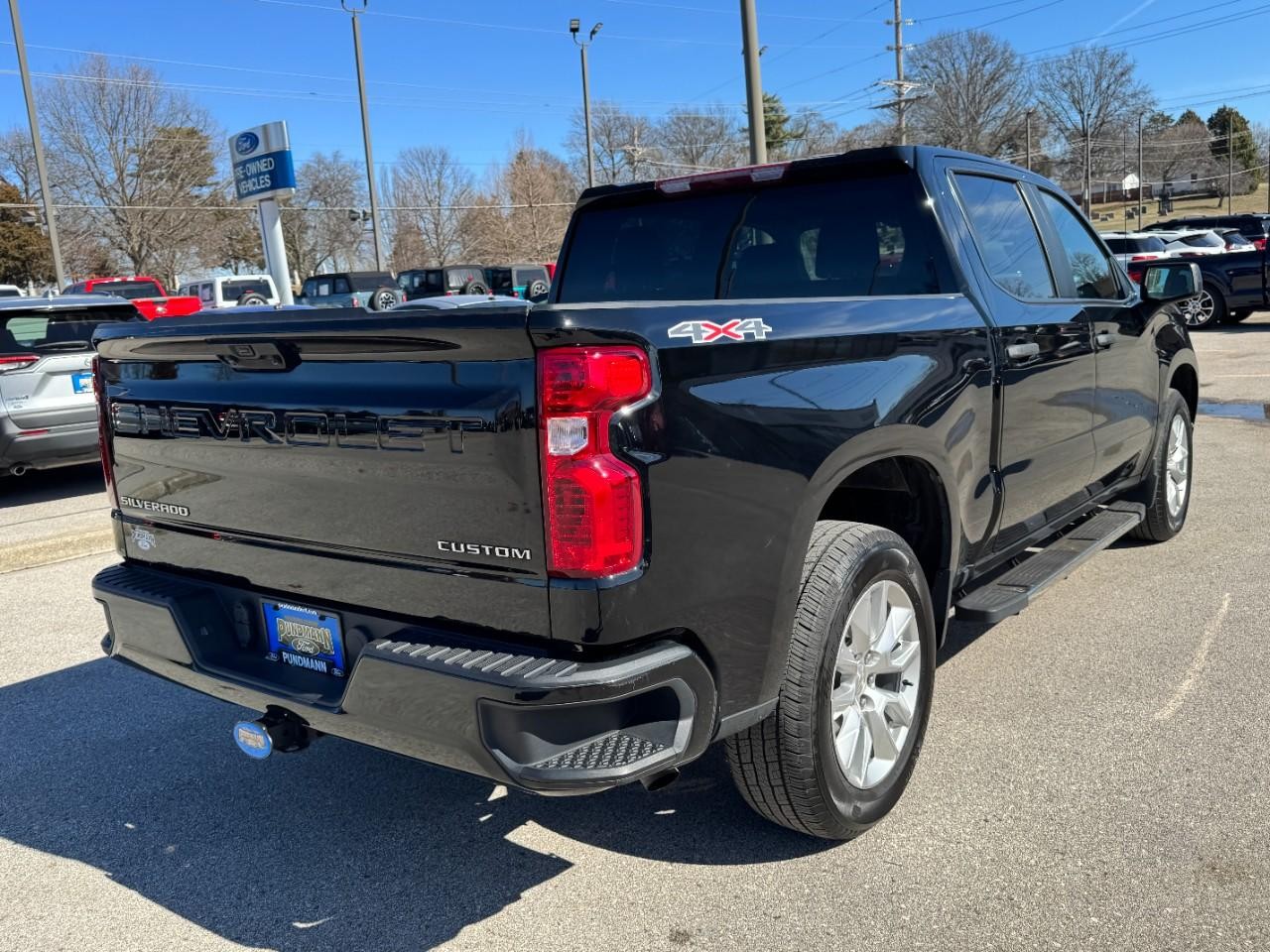Chevrolet Silverado 1500 Vehicle Full-screen Gallery Image 03
