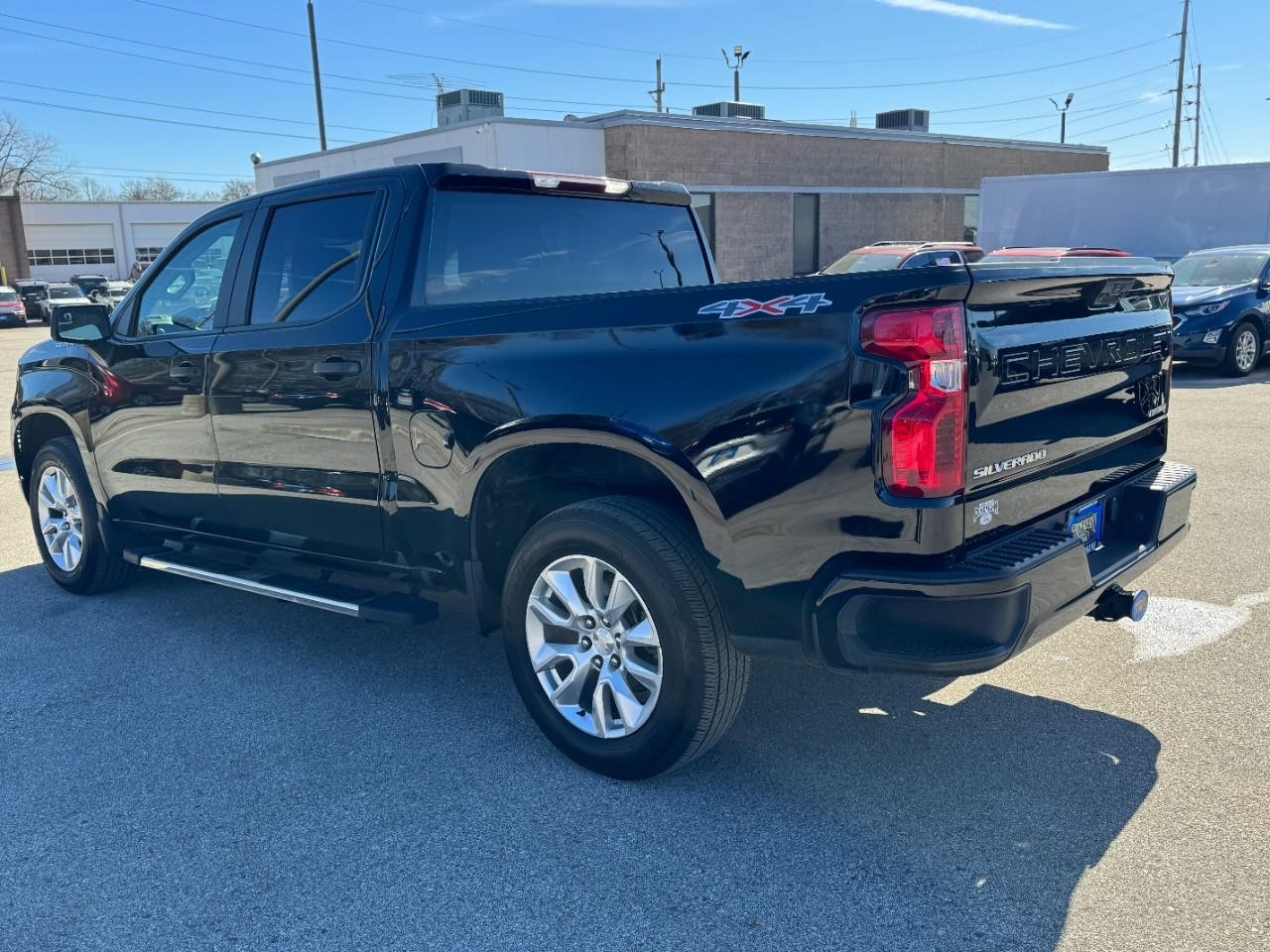 Chevrolet Silverado 1500 Vehicle Full-screen Gallery Image 05