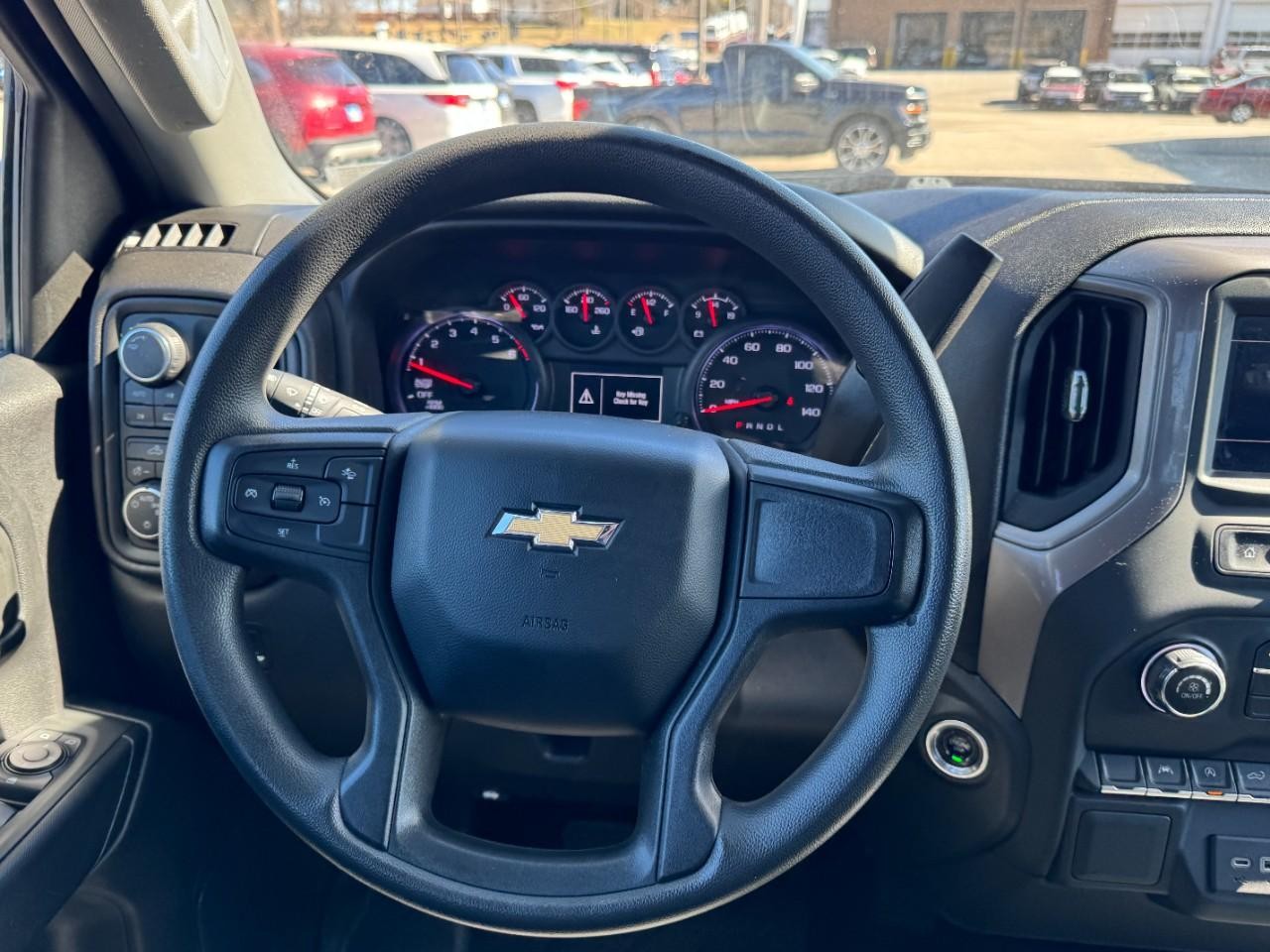 Chevrolet Silverado 1500 Vehicle Full-screen Gallery Image 12