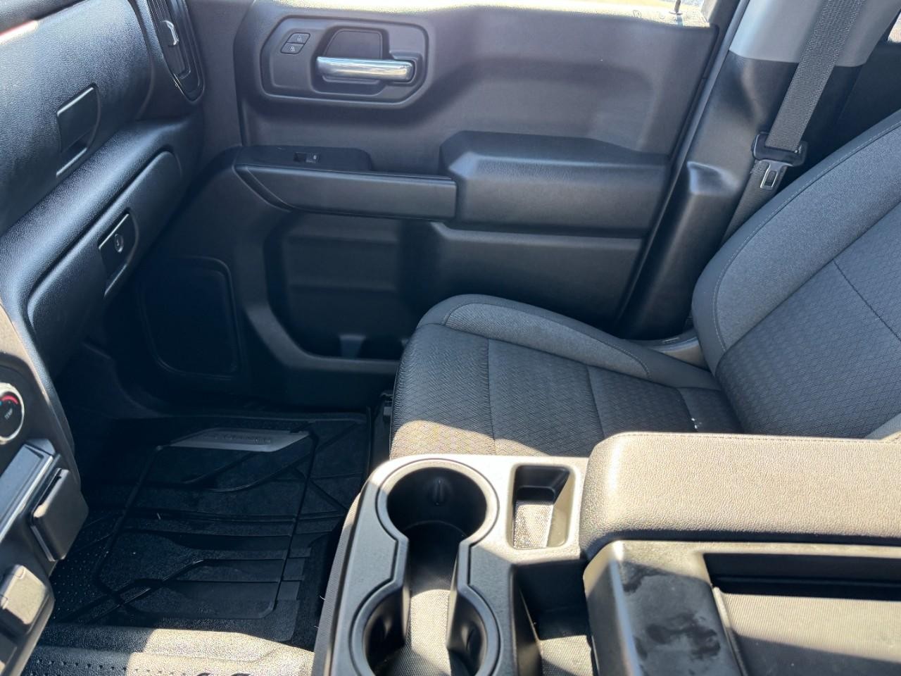 Chevrolet Silverado 1500 Vehicle Full-screen Gallery Image 13