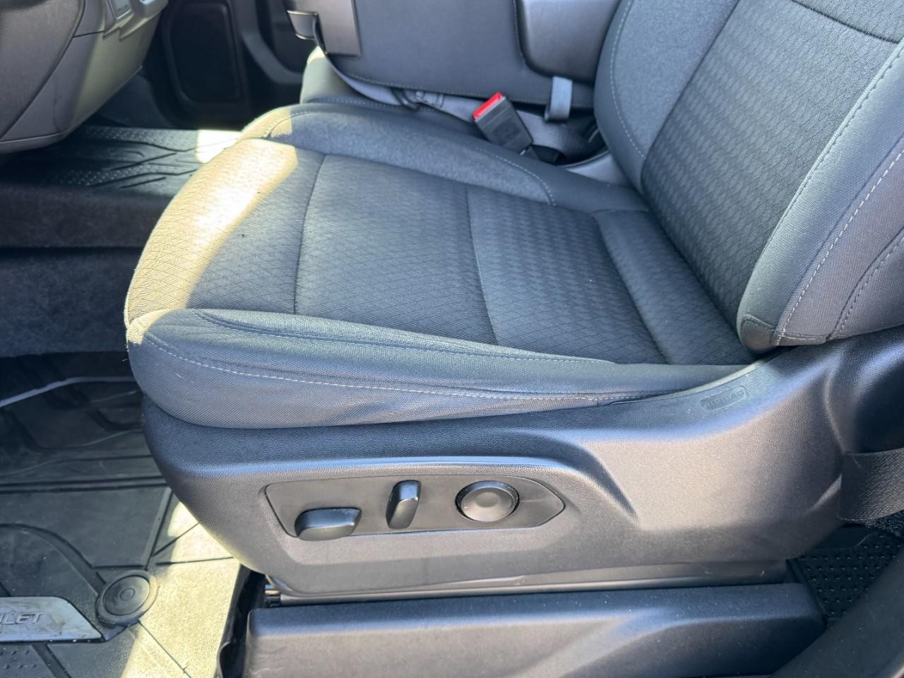 Chevrolet Silverado 1500 Vehicle Full-screen Gallery Image 14