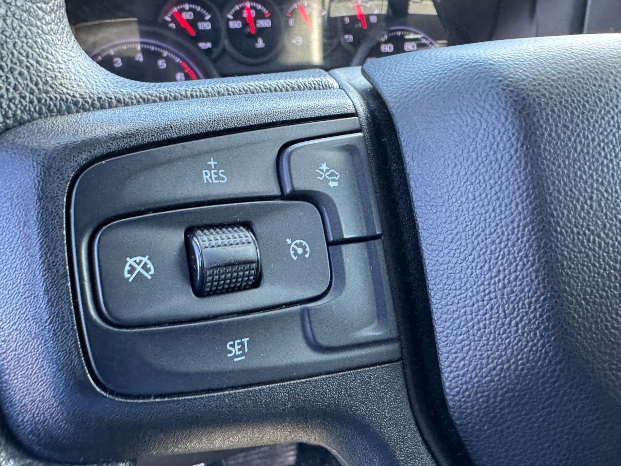 Chevrolet Silverado 1500 Vehicle Full-screen Gallery Image 17