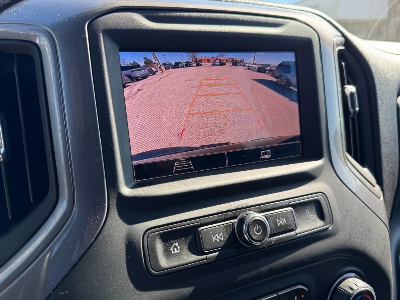 Chevrolet Silverado 1500 Vehicle Full-screen Gallery Image 20