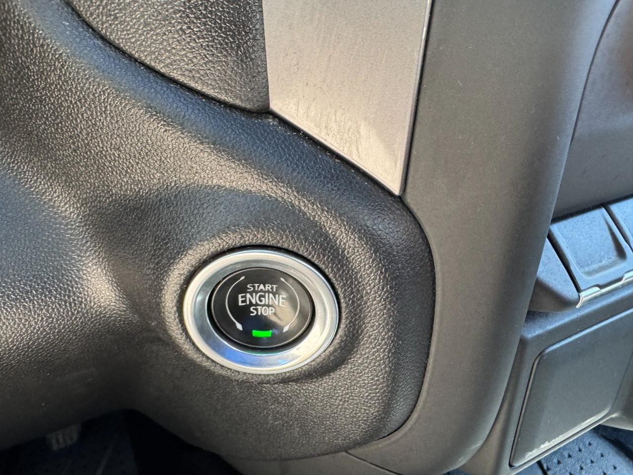 Chevrolet Silverado 1500 Vehicle Full-screen Gallery Image 21