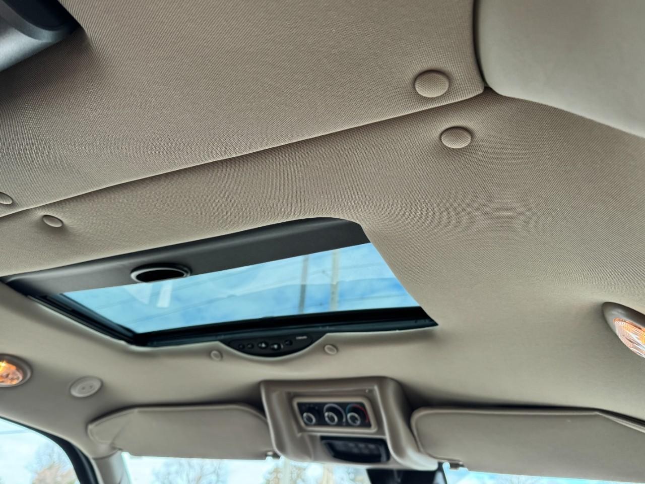 GMC Savana Cargo Van Vehicle Full-screen Gallery Image 13