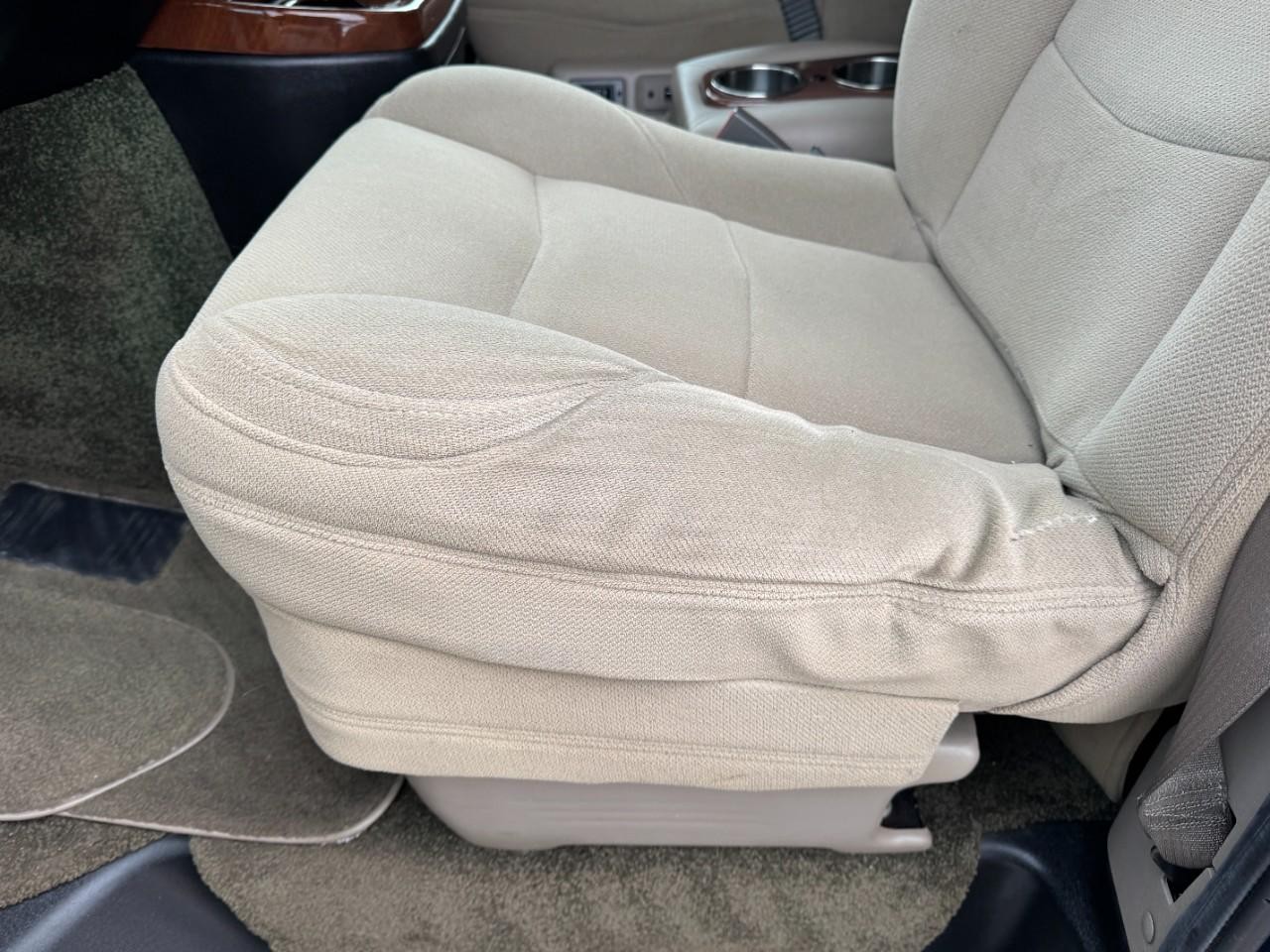 GMC Savana Cargo Van Vehicle Full-screen Gallery Image 16