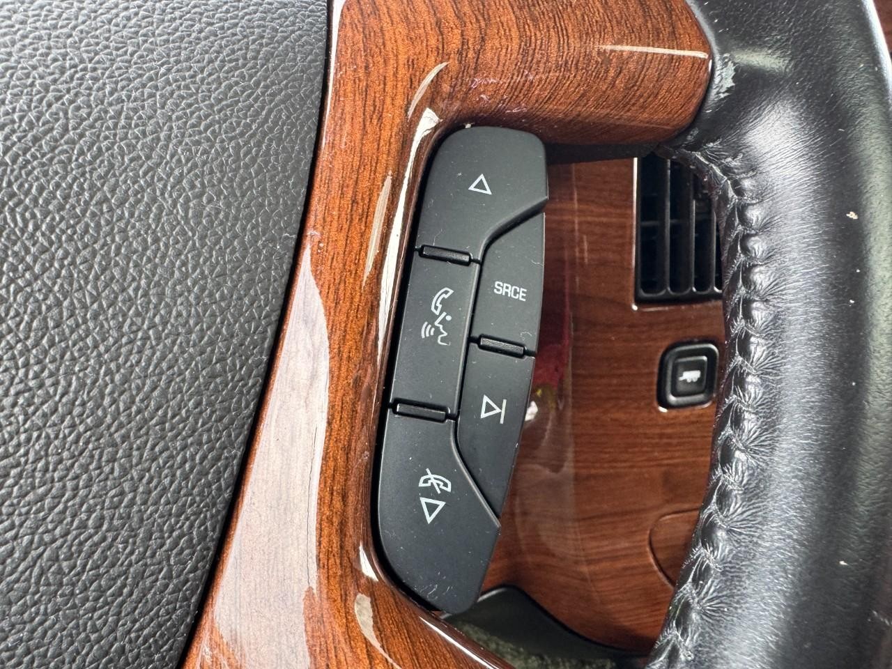 GMC Savana Cargo Van Vehicle Full-screen Gallery Image 19