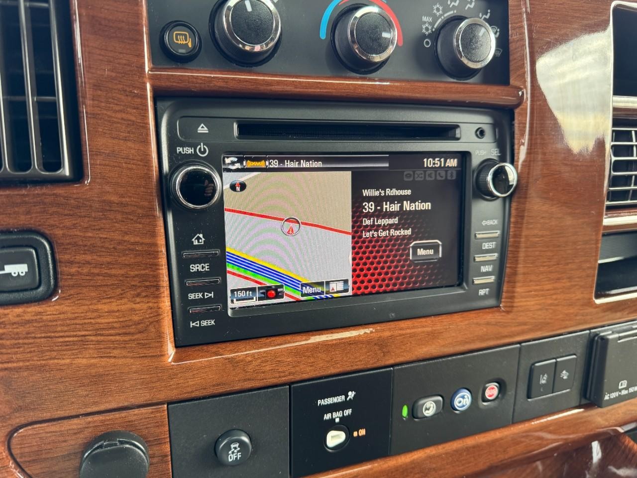 GMC Savana Cargo Van Vehicle Full-screen Gallery Image 21