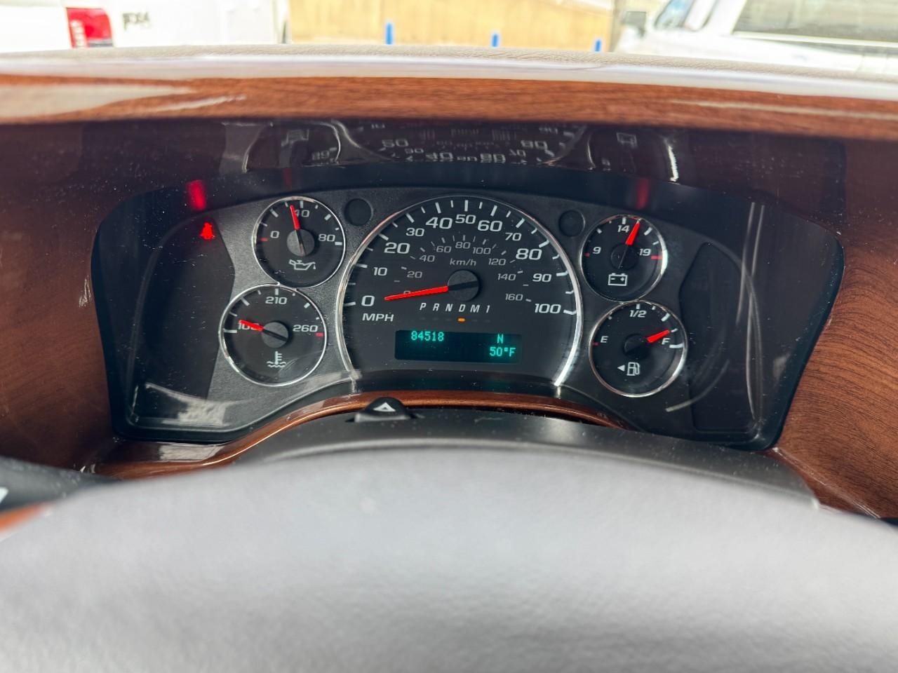 GMC Savana Cargo Van Vehicle Full-screen Gallery Image 23