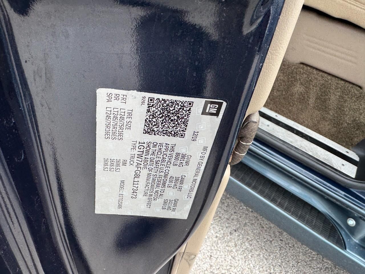 GMC Savana Cargo Van Vehicle Full-screen Gallery Image 24