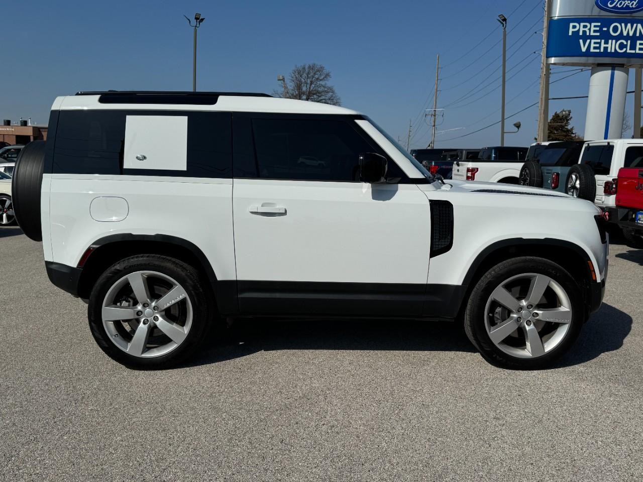 Land Rover Defender Vehicle Full-screen Gallery Image 02