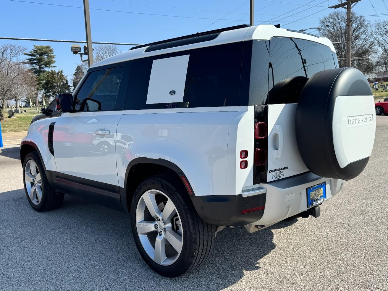 Land Rover Defender Vehicle Full-screen Gallery Image 05