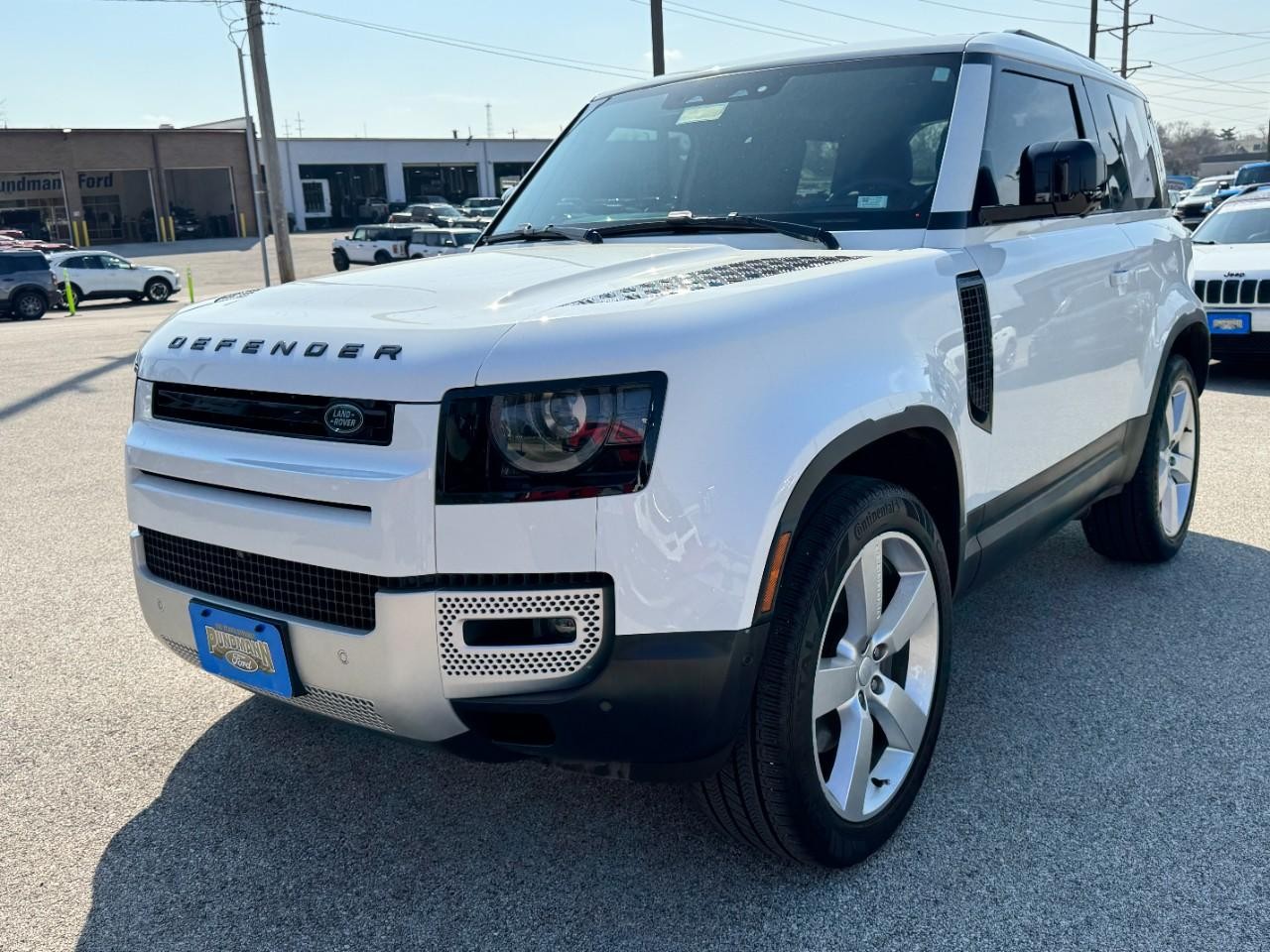 Land Rover Defender Vehicle Full-screen Gallery Image 08
